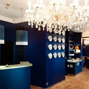 Petit Saint-honore 2*, Paris France